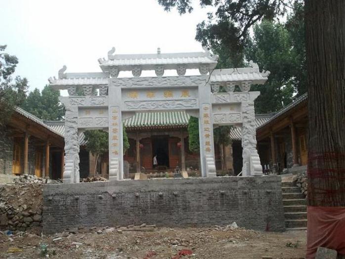中岳庙白麻石雕牌坊安装