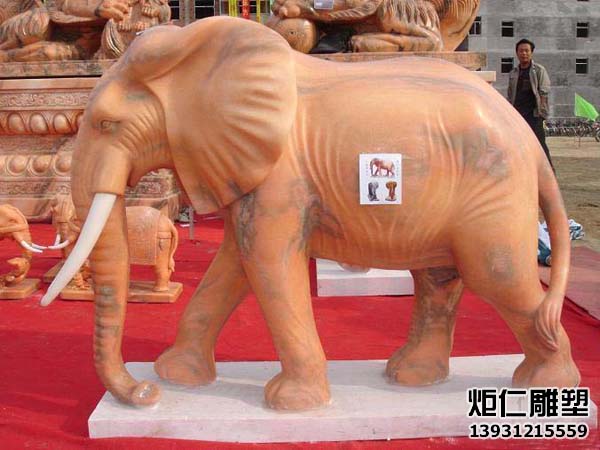 晚霞红石雕大象(图1) 201611279829.jpg